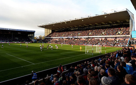 凭借高度的 凭借高度的